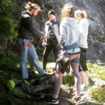 TIMA Travels Klettergruppe beim felsklettern